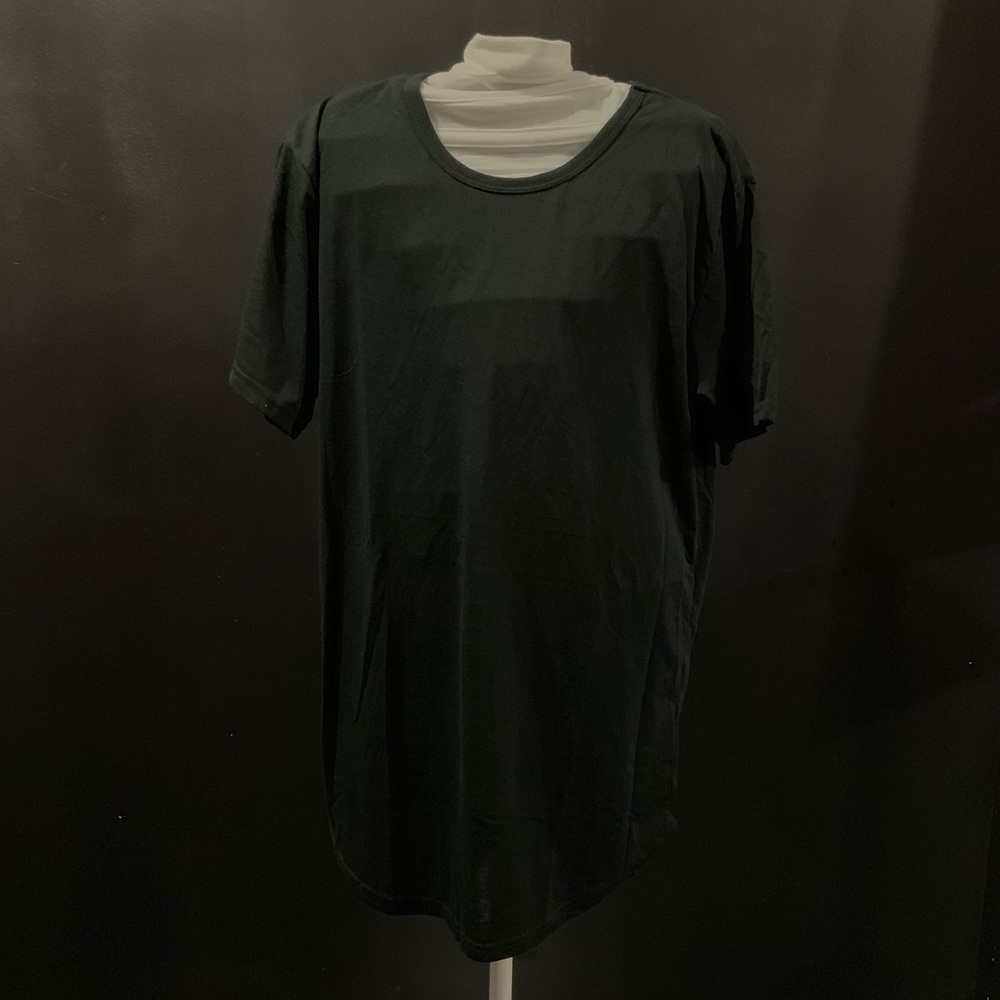 Men’s black T-shirt